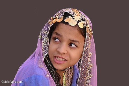 Meisje Oman, traditionele kleding