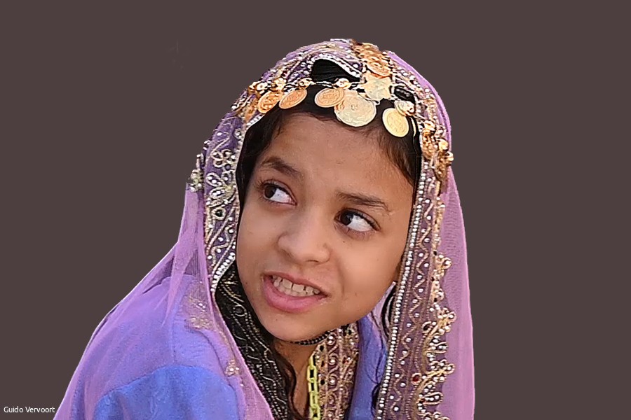 Meisje Oman, traditionele kleding
